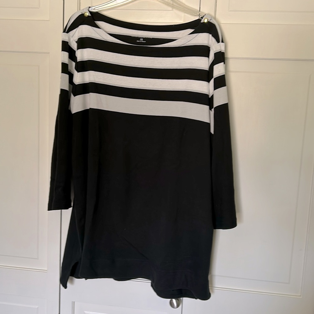 Croft & Barrow Black, White and Grey 2X Top
